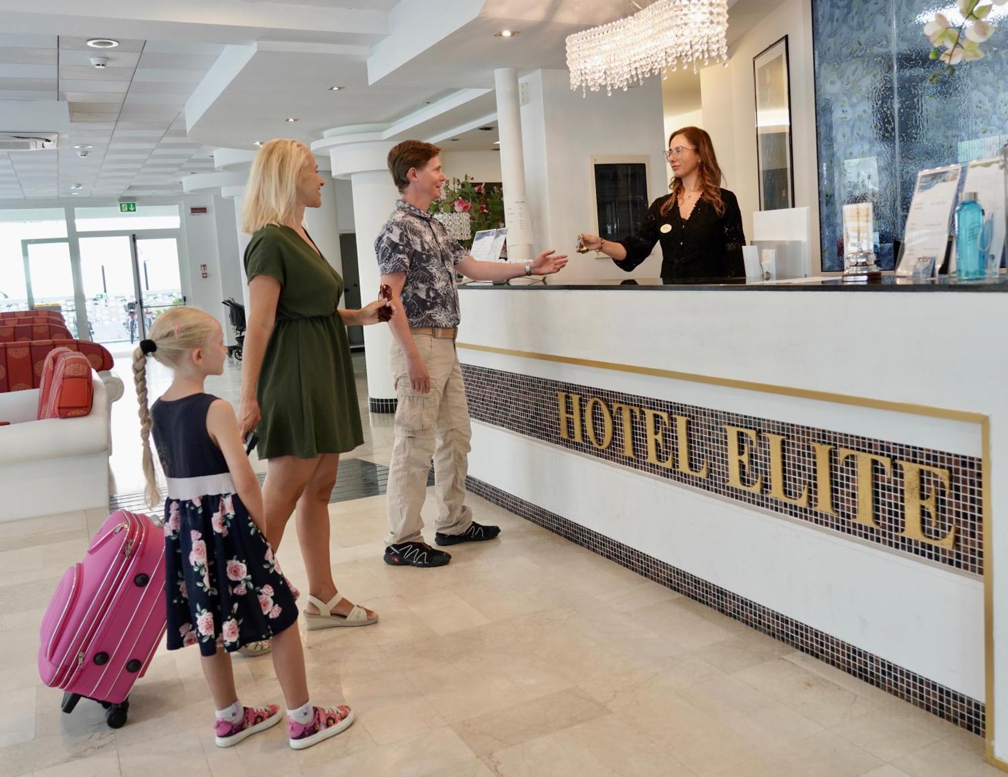 Hotel Elite กัตตอลิกา ภายนอก รูปภาพ